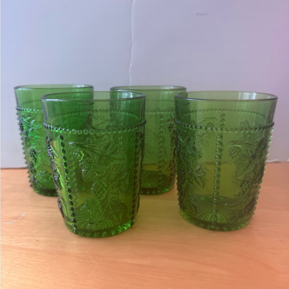 Vintage California Beaded Grape Pressed Green Glass Pitcher and 4 Glasses 8oz - Picture 6 of 11
